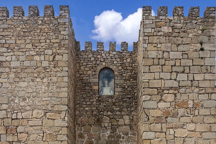 Trujillo Highlights: Pizarro’s City, Palaces & Medieval Castle