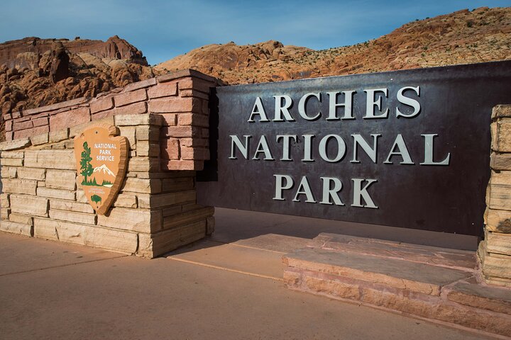 HIGHLY RATED Arches National Park Sightseeing Tour From Moab Utah