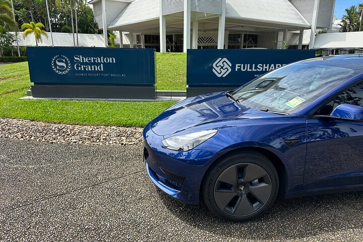 Cairns Airport to Port Douglas Private Transfer With Return