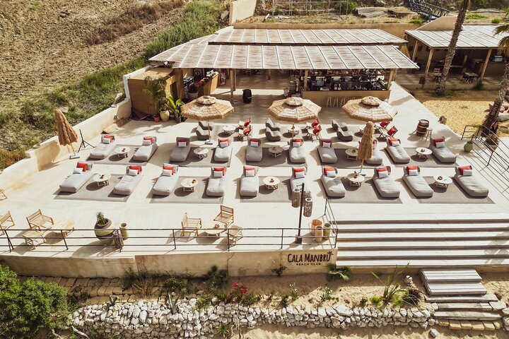 Full Day Pass to Cala Manbrù Beach Club
