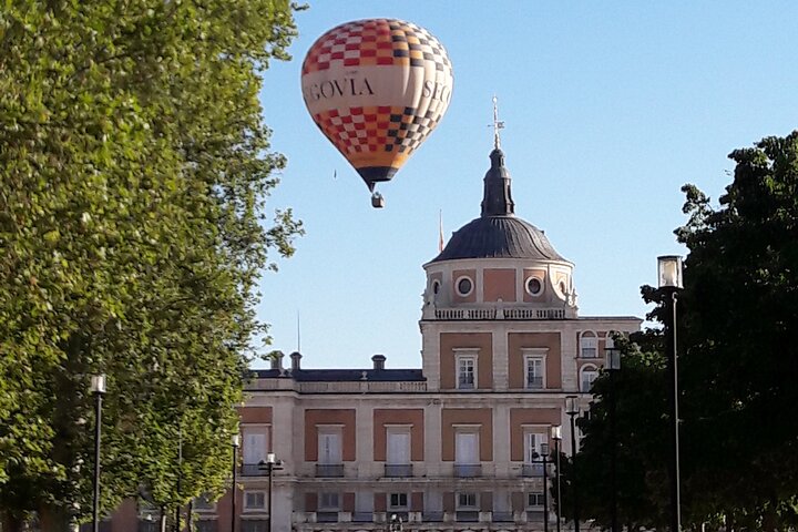 Balloon Trip in Aranjuez with Brunch Included