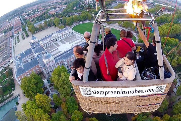 Balloon Trip in Aranjuez with Brunch Included