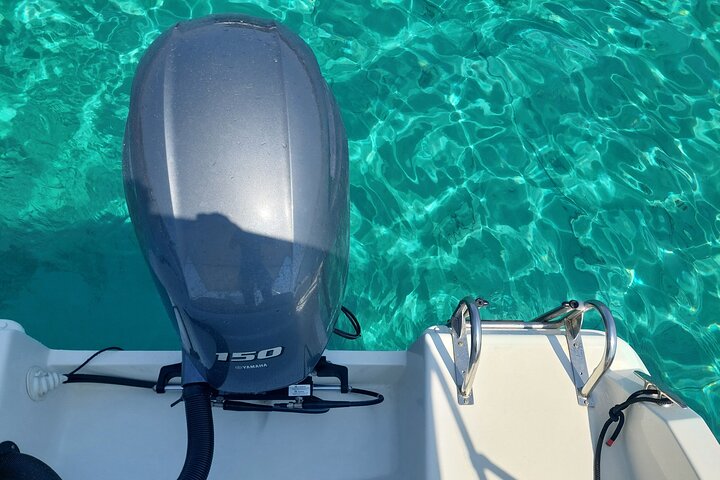 Explore islands Brac, Šolta and Blue Lagoon with Cayman Deluxe
