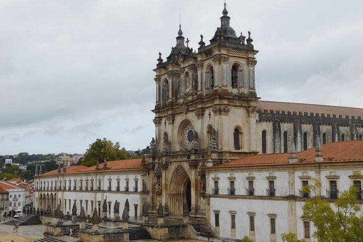 Transfers from/to Lisbon Airport to: Fátima / Nazaré / Alcobaça..