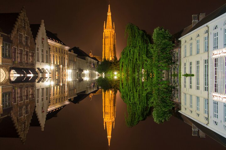 Guided Walking Tour of Bruges with Canal Cruise and Tastings