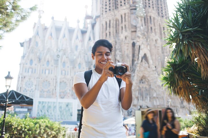 Sagrada Familia Guided Tour with Skip The Line Access