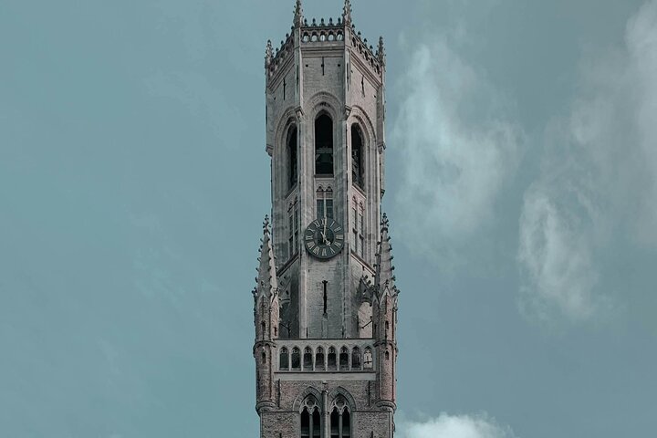 Guided Walking Tour of Bruges with Canal Cruise and Tastings