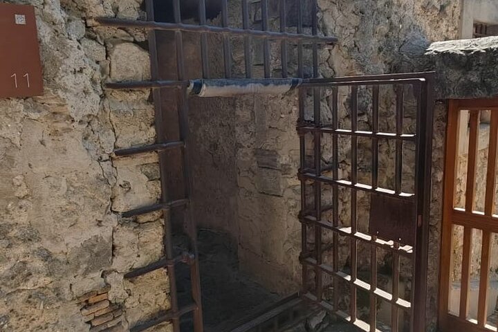 Visit in Freedom Aragonese Castle Ischia, with PDF Guide
