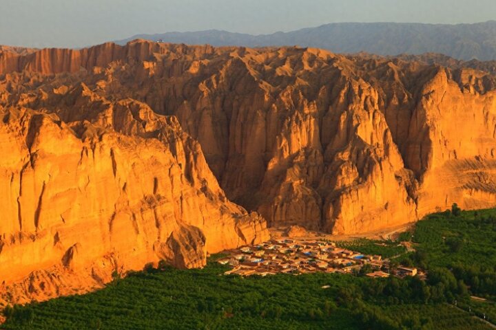 Private Lanzhou Yellow river stone forest day tour