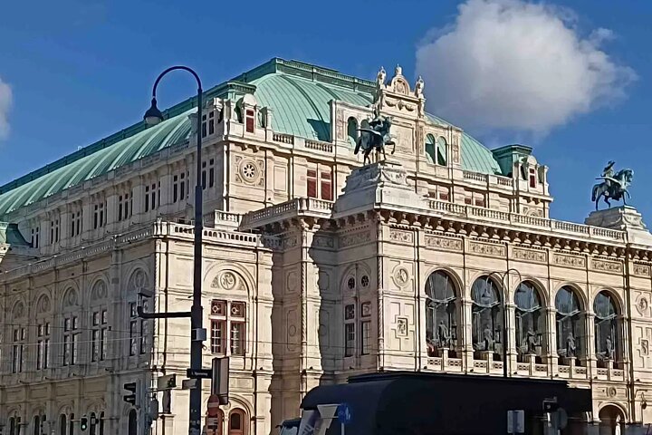 Private car or minivan transfer from Budapest to Vienna or back.