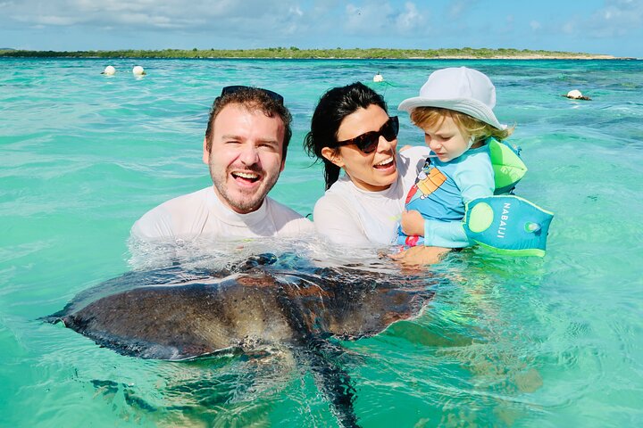 6h Ultimate Antigua Tour: Stingray City, Beach & Local Lunch