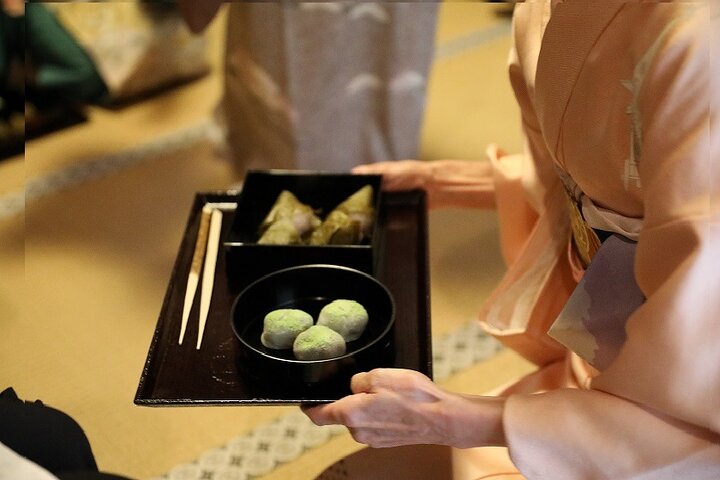 Kyoto Tea Ceremony with Kimono near Imamiya Jinjya Shrine