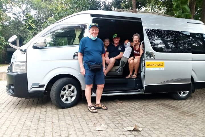 Taxi from Kandy to Nuwaraeliya or Nanuoya Railway Station