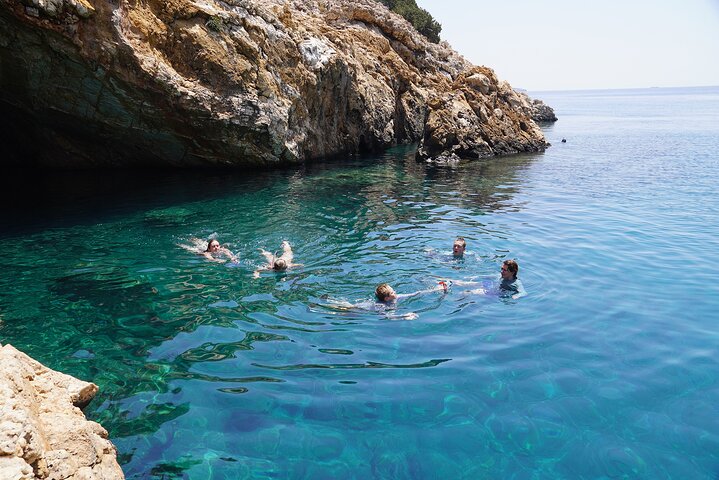 Naxos Kayak Tour to Rina Cave with Snorkeling and Homemade lunch