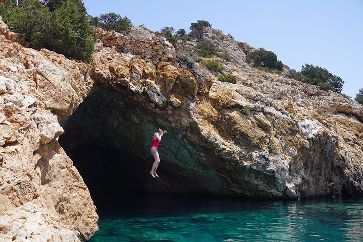 Naxos Kayak Tour to Rina Cave with Snorkeling and Homemade lunch