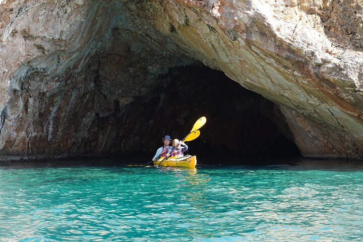 Naxos Kayak Tour to Rina Cave with Snorkeling and Homemade lunch