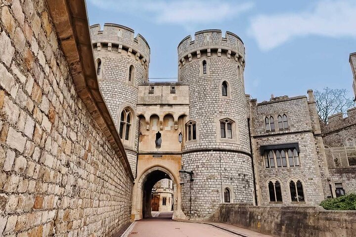 Windsor Castle Half Day Trip from London by Luxury Coach