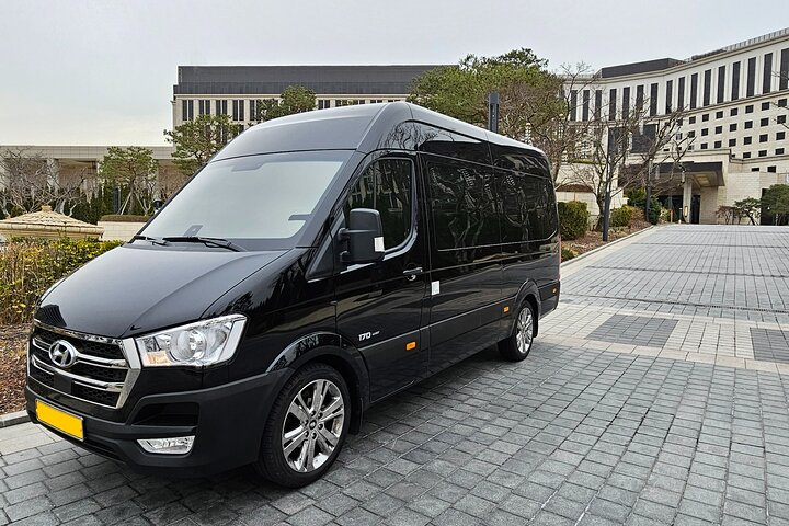 Private Airport Transfer From Incheon Airport To Seoul(up to 12)