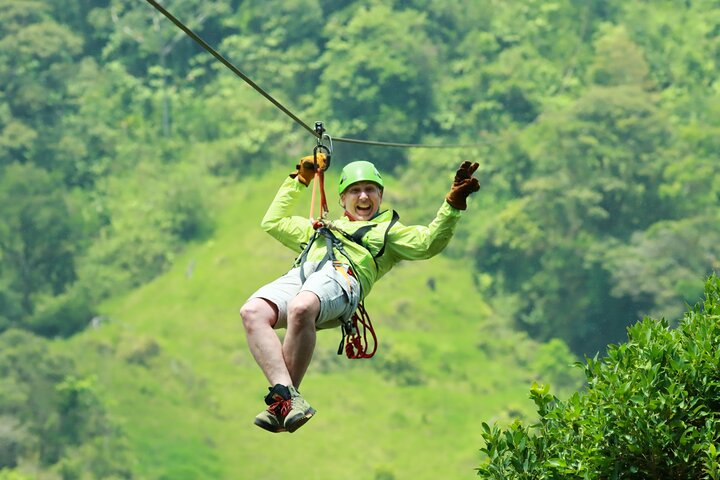 Extreme Zipline tour in Monteverde