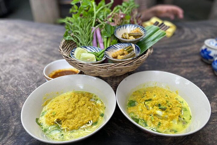 Phnom Penh Evening Foodie Vespa Tour / Tuk Tuk Available