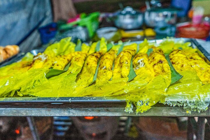 Phnom Penh Evening Foodie Vespa Tour / Tuk Tuk Available