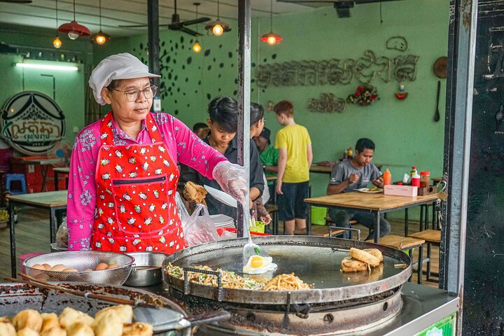 Phnom Penh Evening Foodie Vespa Tour / Tuk Tuk Available