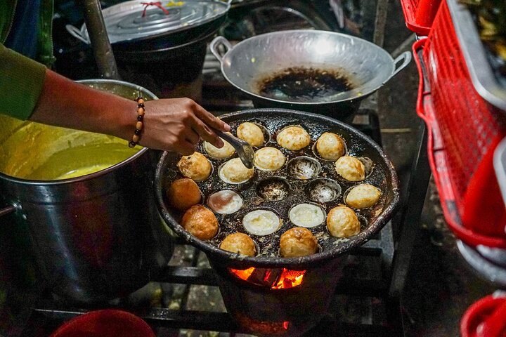 Phnom Penh Evening Foodie Vespa Tour / Tuk Tuk Available