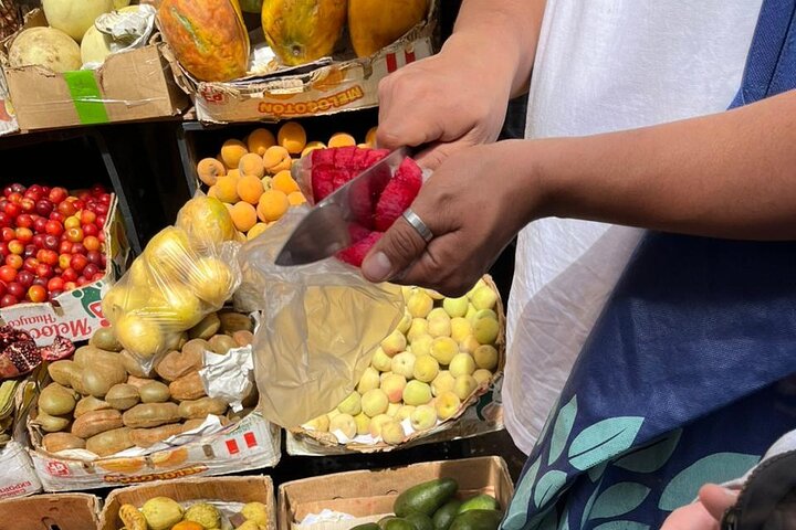 Peruvian Cooking Class Cocktails and Market Tour in Cusco