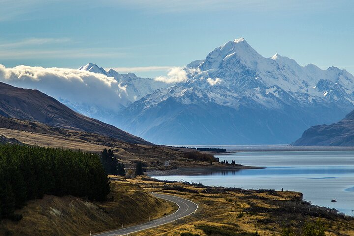 Mt Cook to Christchurch One-Way Small Group Tour via Lake Tekapo