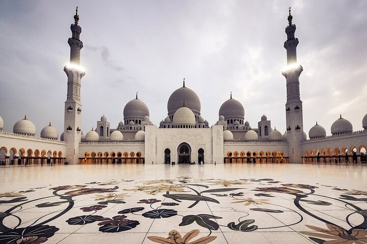 Dubai to Abu Dhabi City Tour with Grand Mosque Emirates Palace