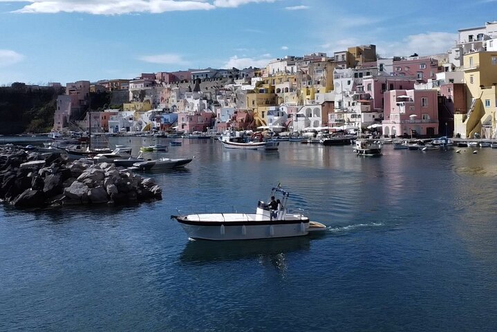 5h Day boat tour to discover Procida and/or Ischia Private