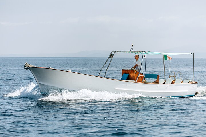 Private tour of the island of Ischia with Gozzo Aprea 35ft