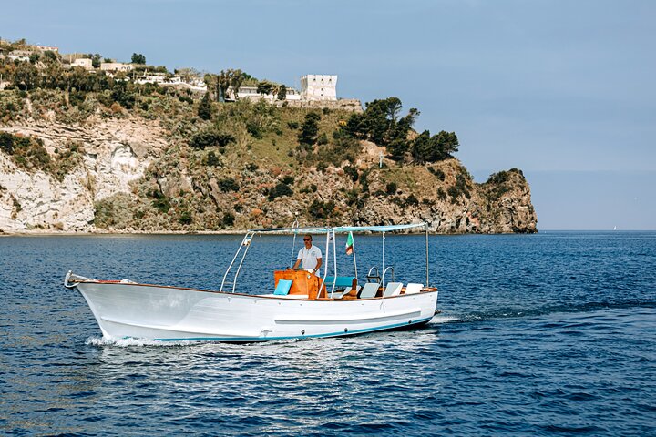 Private tour of the island of Ischia with Gozzo Aprea 35ft
