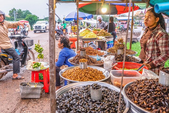 Phnom Penh Evening Foodie Vespa Tour / Tuk Tuk Available