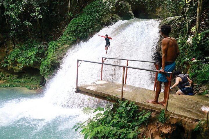Dunn's River Park & Blue Hole Waterfall Combo from Montego Bay