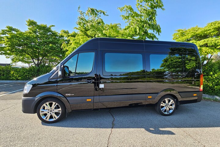 Private Airport Transfer From Incheon Airport To Seoul(up to 12)