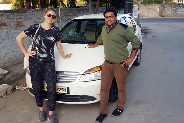 New Delhi Airport to Hotel Transfer Private Shuttle Sedan & SUV