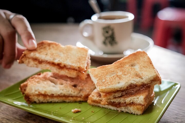 Experience Jakarta Street Food Scene with MRT Transportation