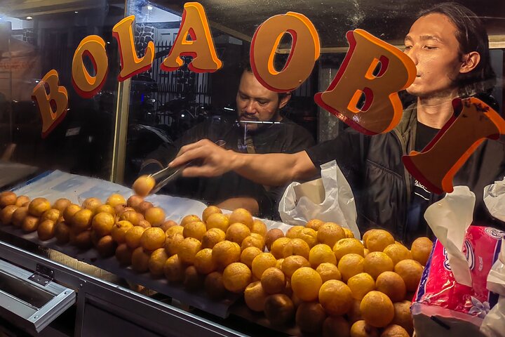 Experience Jakarta Street Food Scene with MRT Transportation