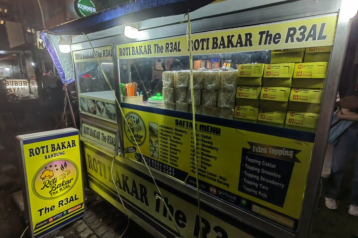 Experience Jakarta Street Food Scene with MRT Transportation