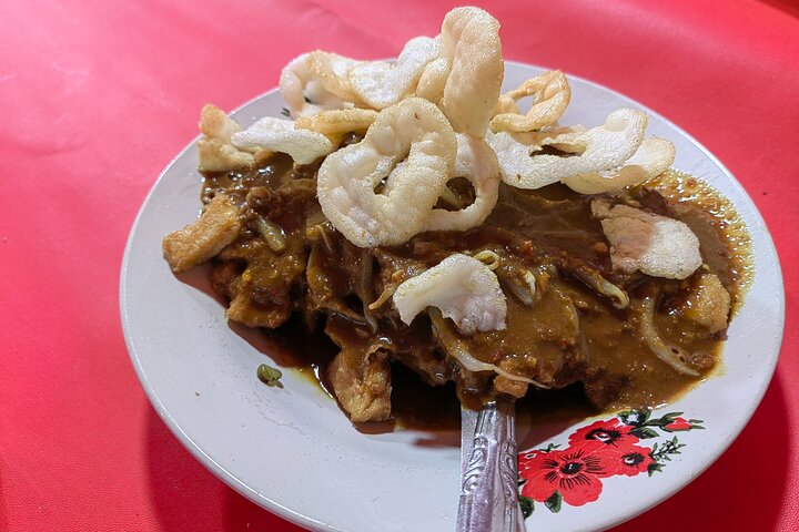 Experience Jakarta Street Food Scene with MRT Transportation