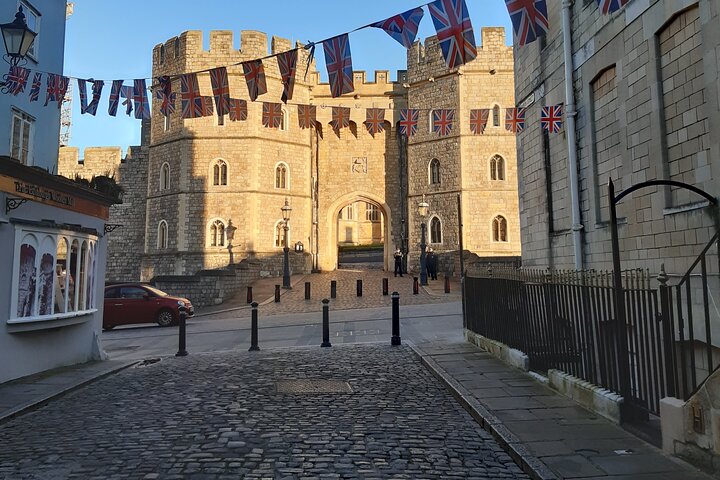 Private Walking Tour with Accredited Expert Guide Windsor Castle