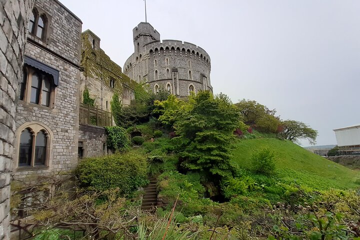 Private Walking Tour with Accredited Expert Guide Windsor Castle