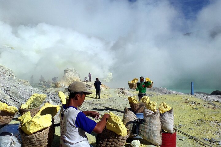 From Banyuwangi or Bali Sunrise Ijen Vulcano Hiking All Inclusive