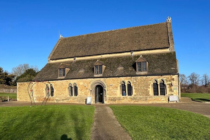 Oakham Private Historical Pub Walking Tour With Free Drinks!
