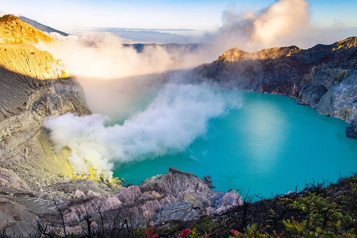 From Banyuwangi or Bali Sunrise Ijen Vulcano Hiking All Inclusive