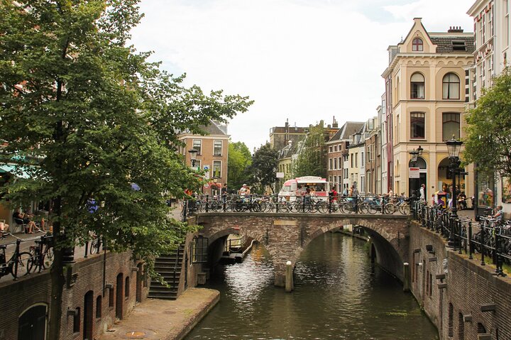 10 Tastes of Utrecht: Food Tour with Full Lunch and 2 Drinks