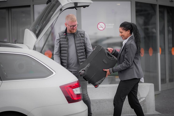 Premium Airport Transfer | Professional Driver | Local Insight