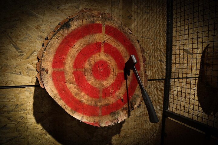 85 minutes indoor axe and knife throwing