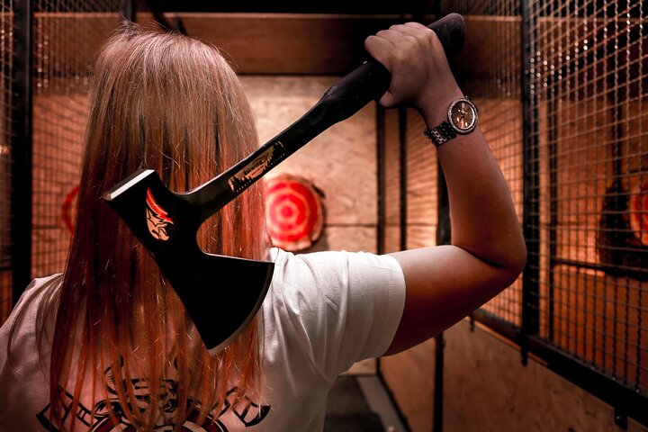 85 minutes indoor axe and knife throwing